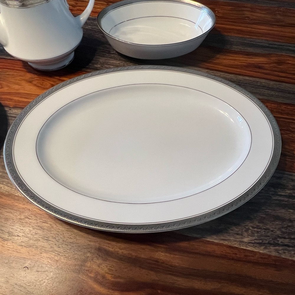 Noritake Crestwood Platinum 16-Inch Oval Platter